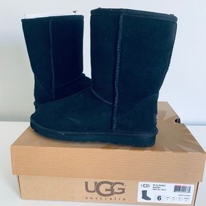 UGG Classic Short (NIB)